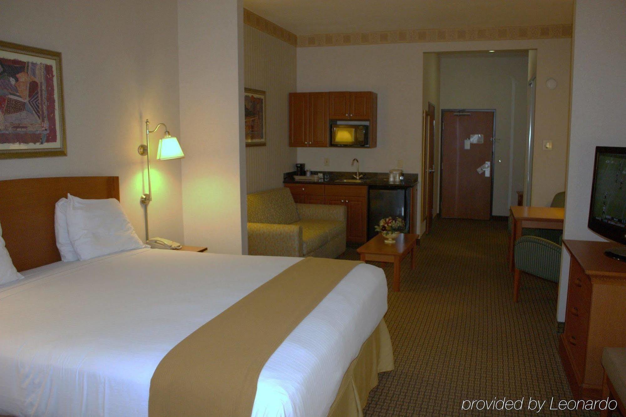 Holiday Inn Express Madera, An Ihg Hotel Exterior photo