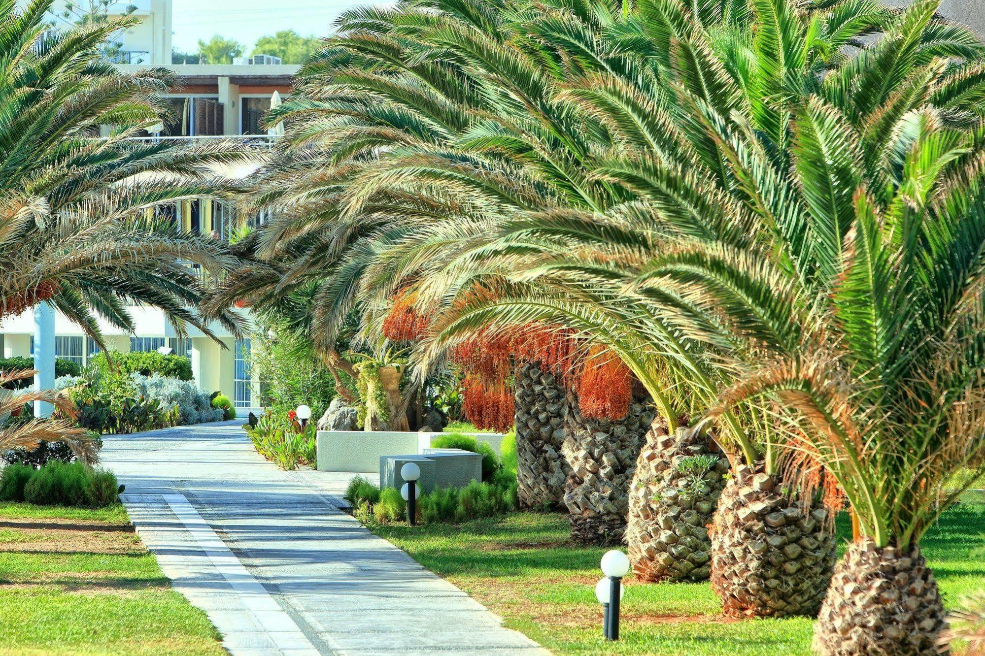 Santa Marina Beach Resort & Spa Amoudara  Exterior photo