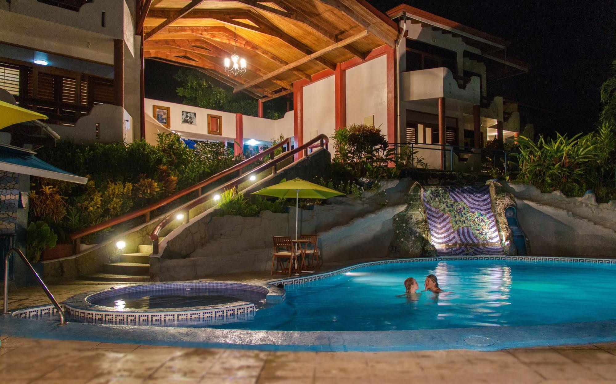 Hotel California Manuel Antonio Exterior photo