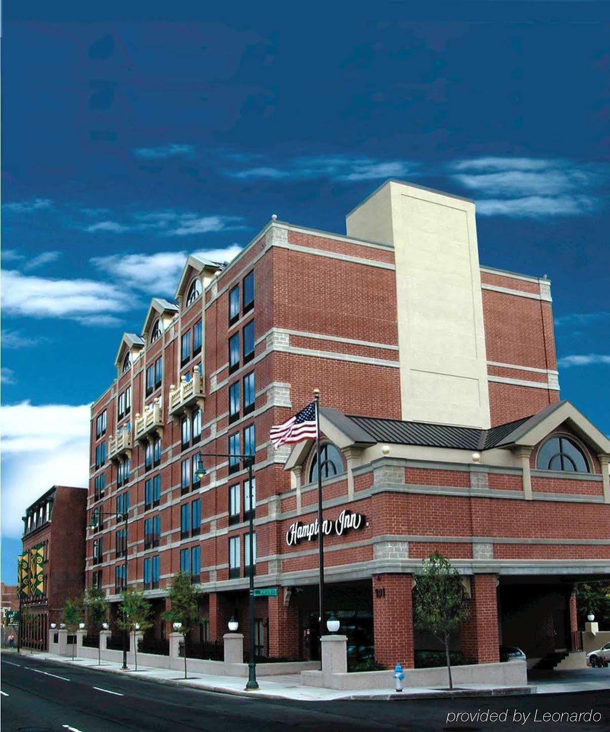 Hampton Inn By Hilton Boston/Cambridge Exterior photo