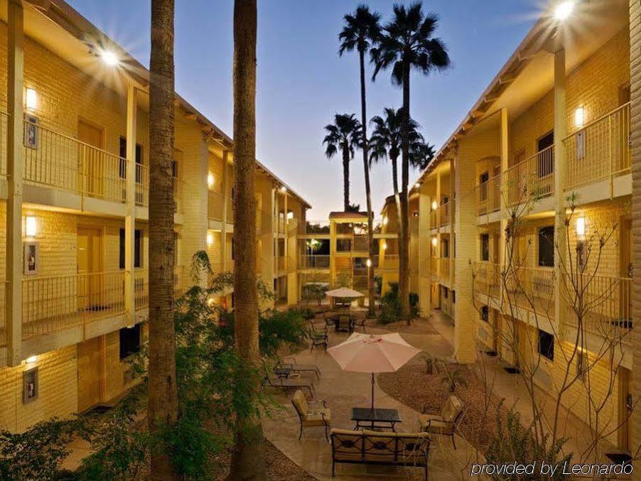 La Quinta Inn By Wyndham Phoenix Sky Harbor Airport Tempe Exterior photo