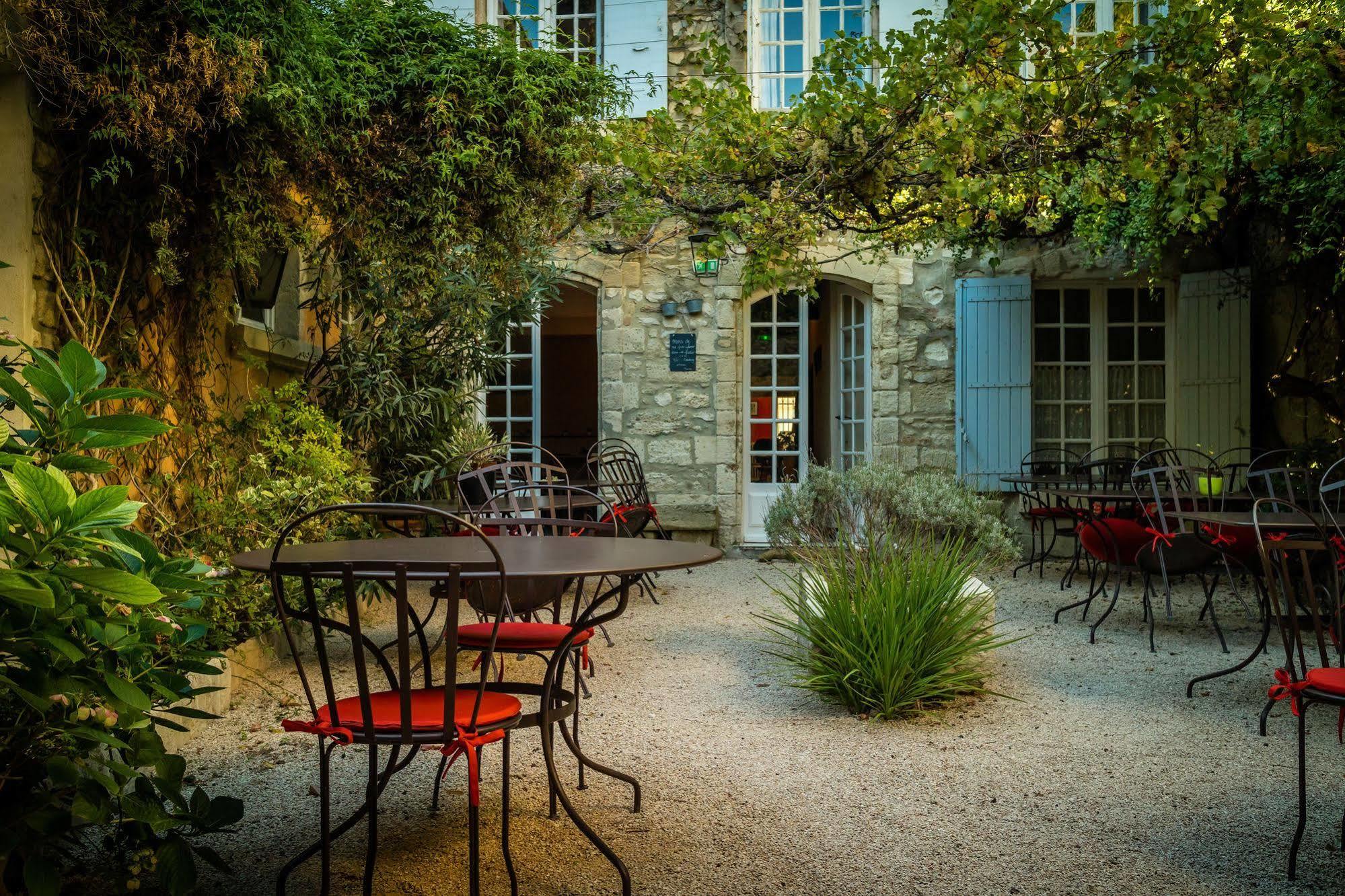 Hotel De L'Atelier Villeneuve-les-Avignon Exterior photo