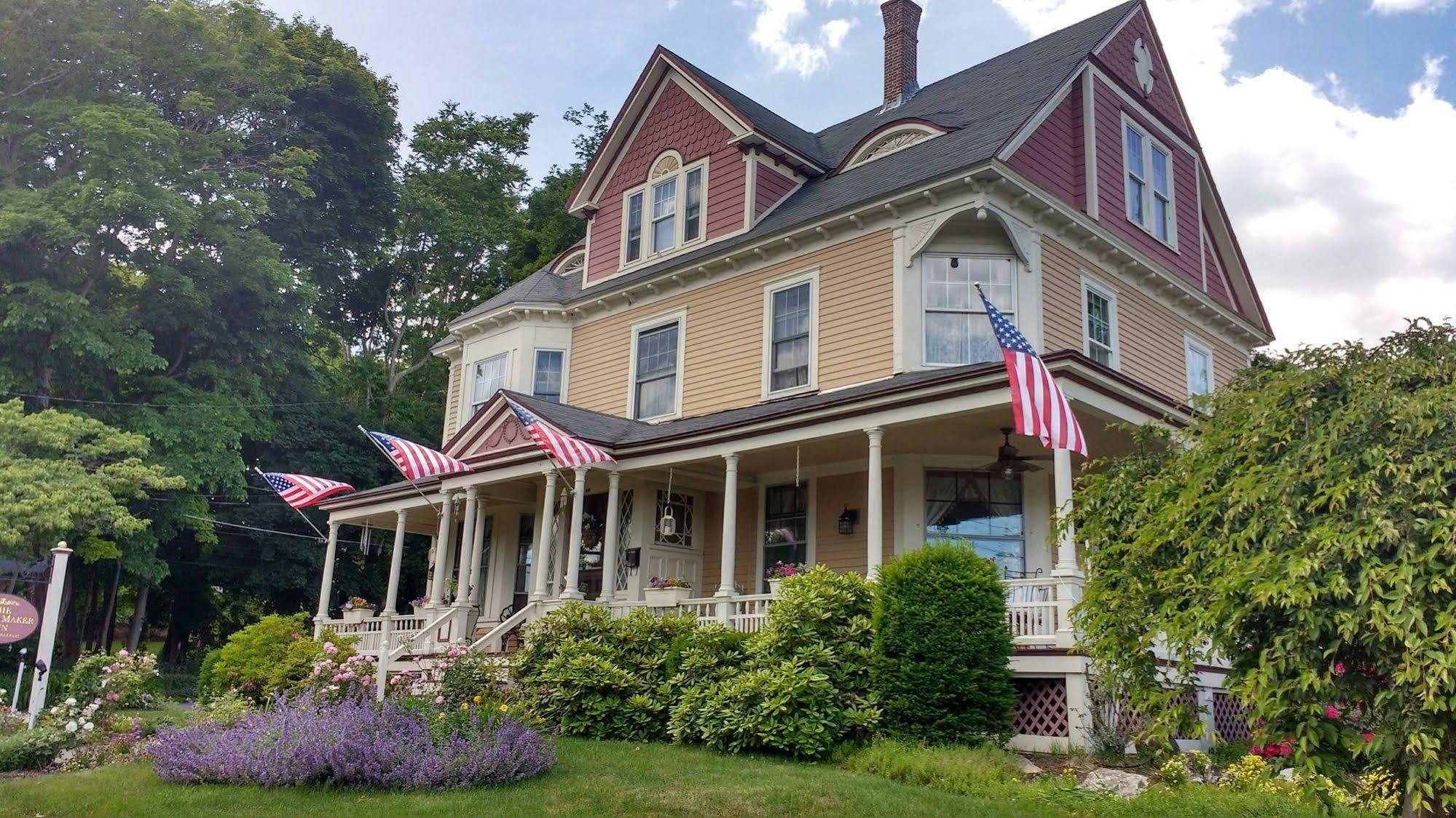 The Sleigh Maker Inn Bed And Breakfast Westborough Exterior photo