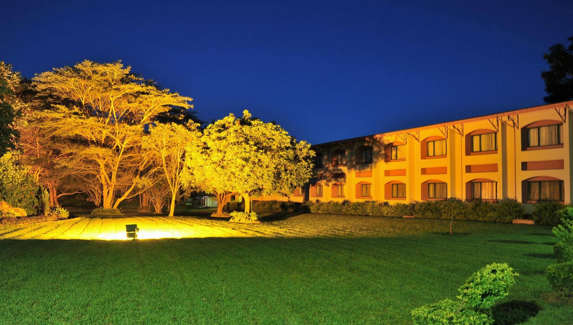 M'Kango Golfview Hotel Lusaka Exterior photo