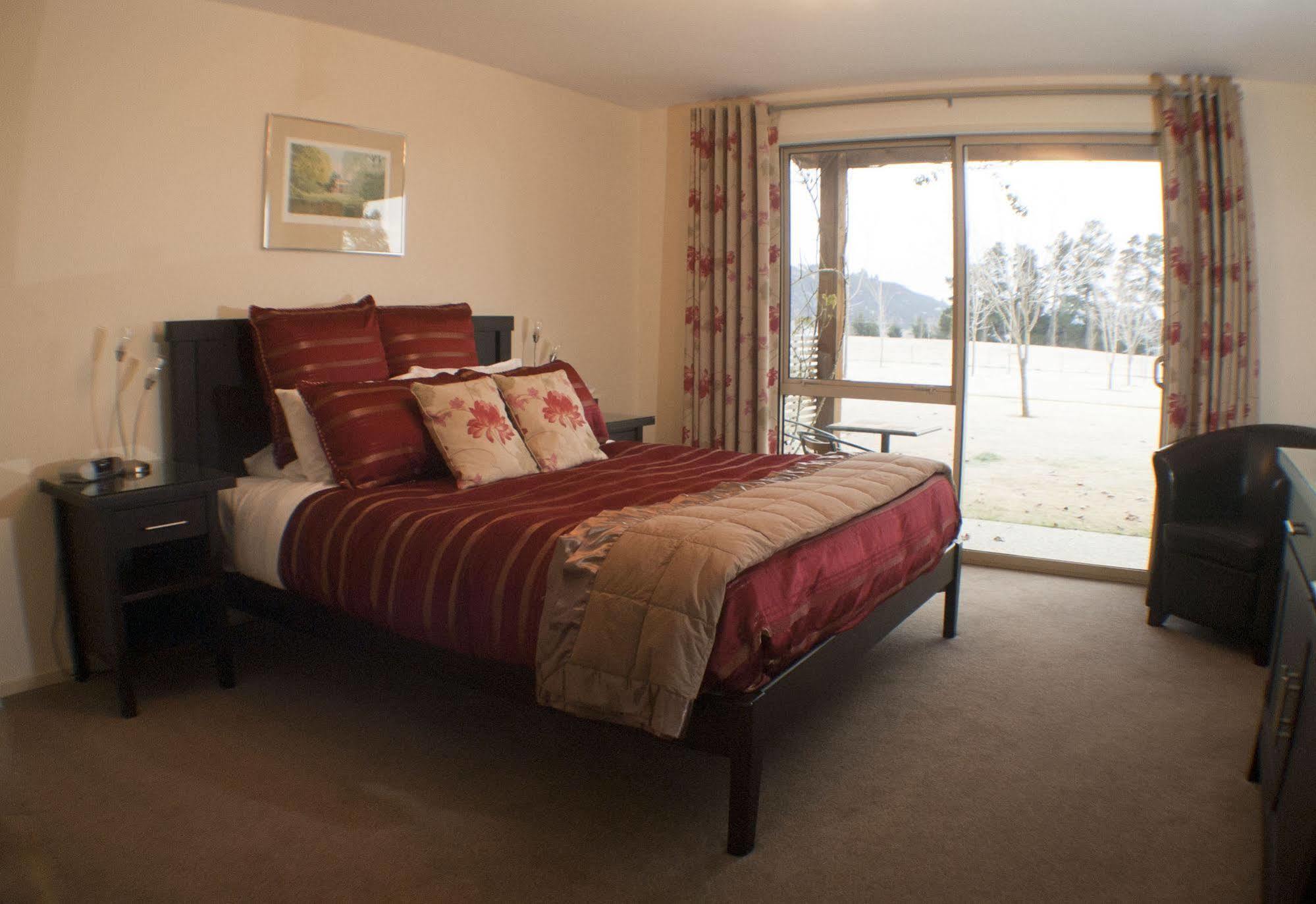 Maple Lodge Luxury Bed & Breakfast Wanaka Exterior photo