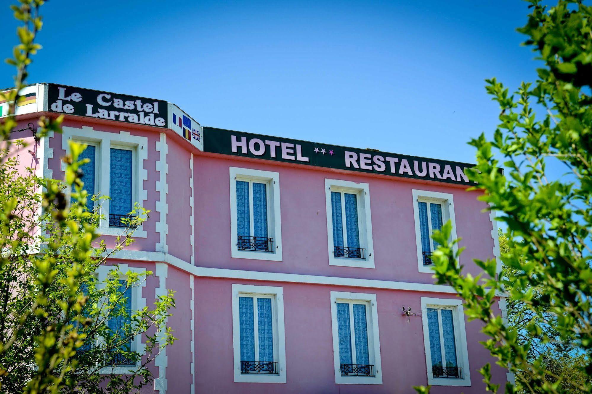 Le Castel De Larralde Hotel Assat Exterior photo