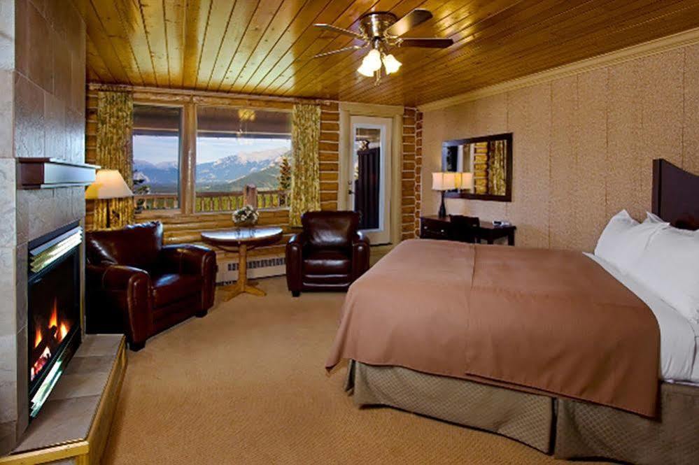 Overlander Mountain Lodge Hinton Room photo