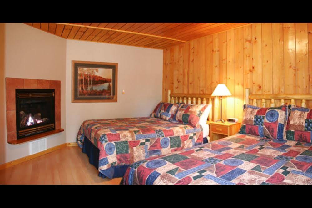 Overlander Mountain Lodge Hinton Room photo