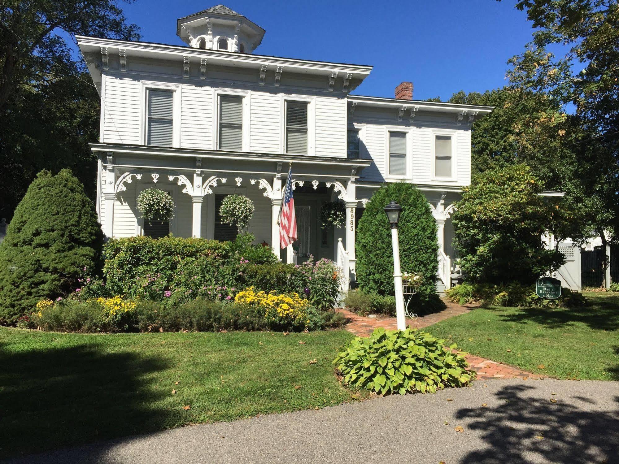 Quintessentials Bed And Breakfast And Spa East Marion Exterior photo