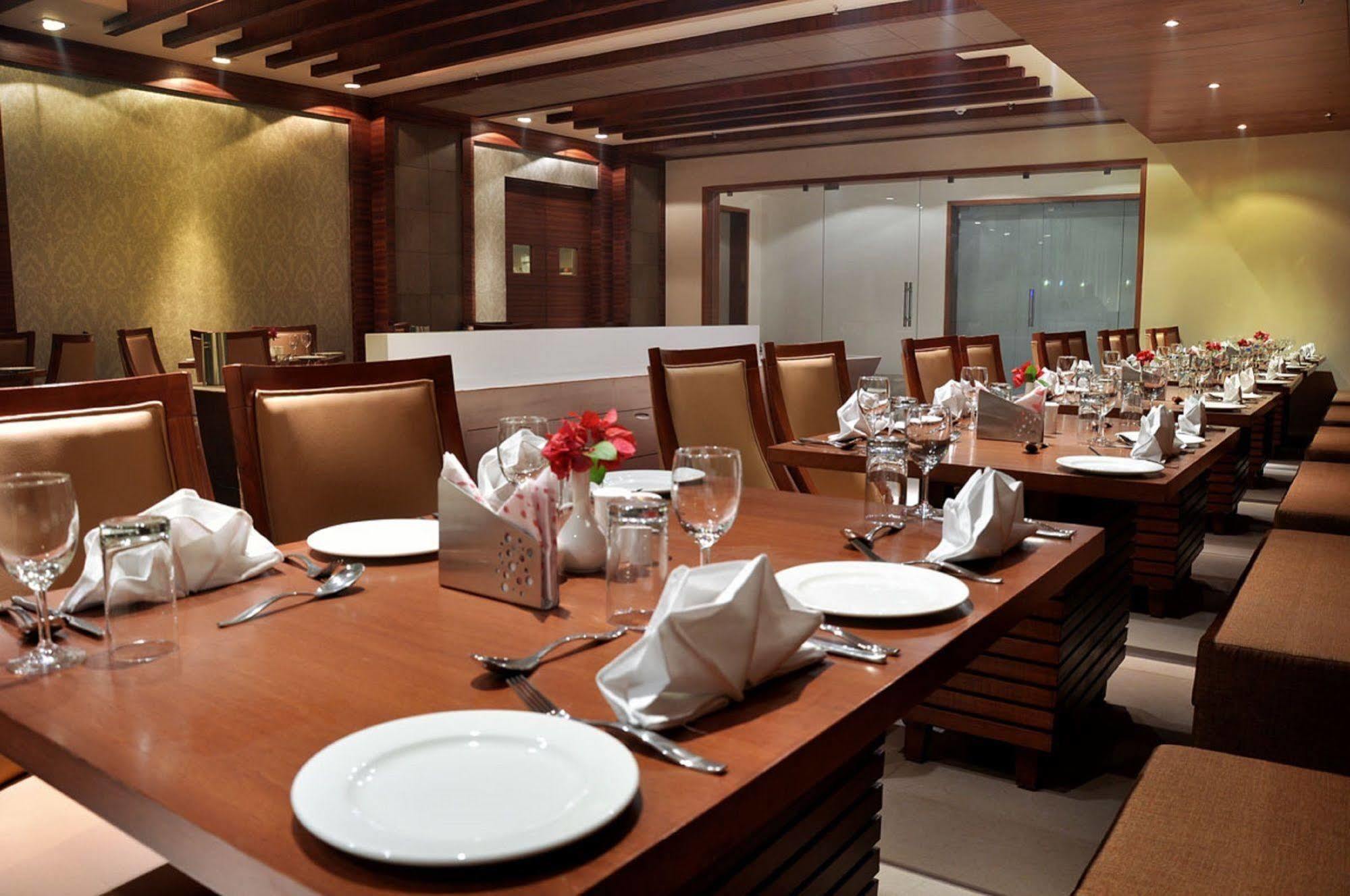 Cambay Sapphire Neemrana Hotel Restaurant photo