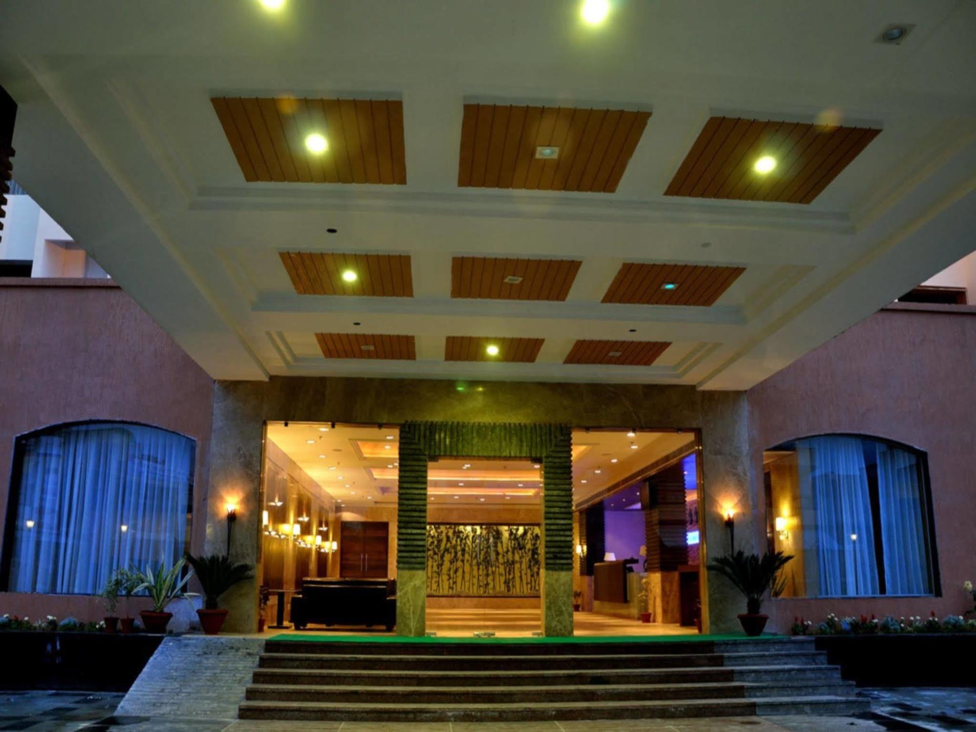 Cambay Sapphire Neemrana Hotel Exterior photo