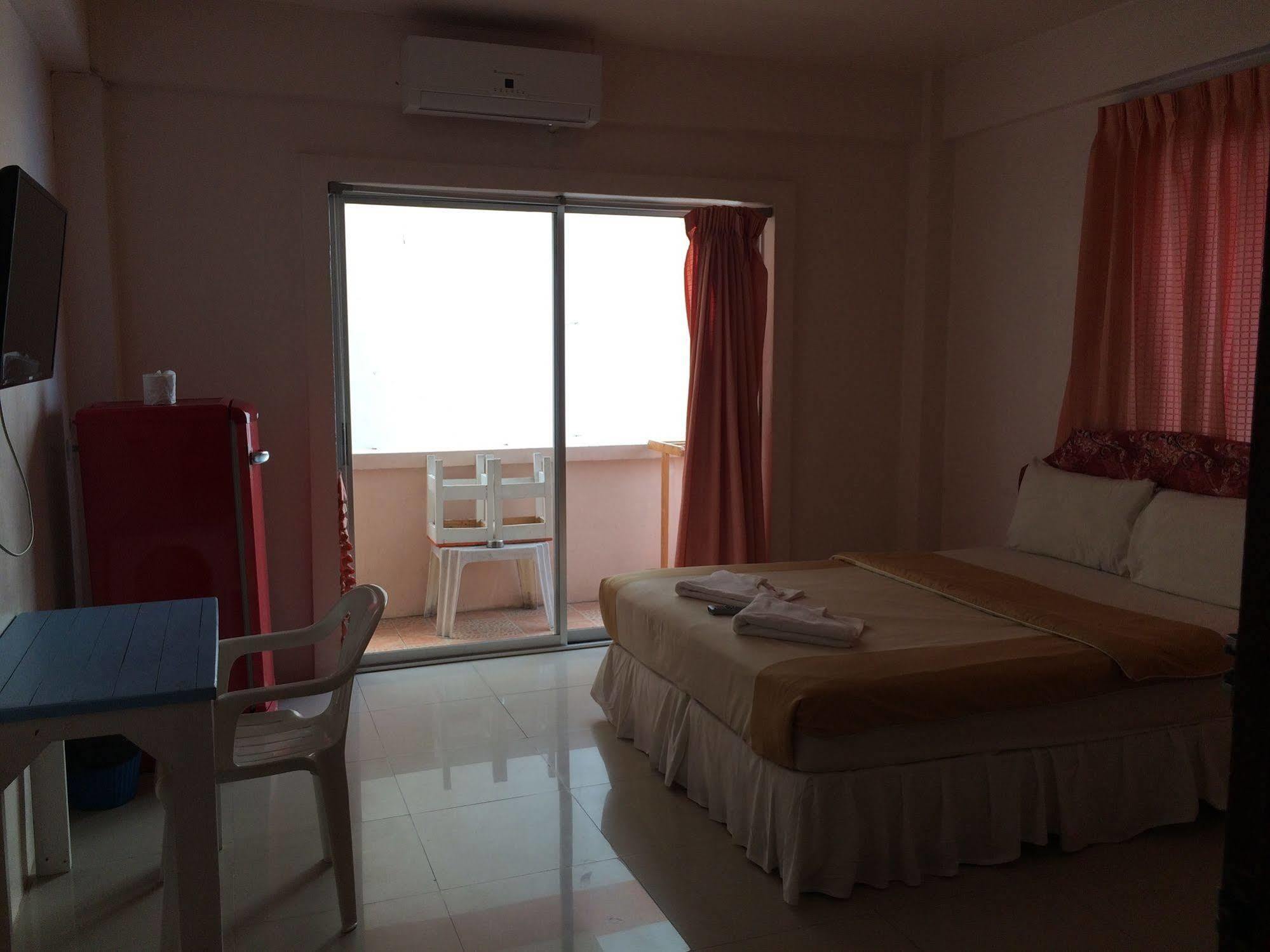 Wilai Guesthouse Jomtien Beach Exterior photo