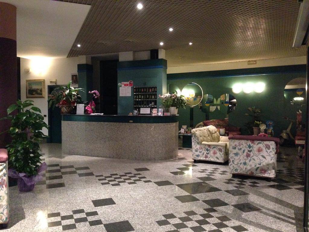Hotel Plaza Desenzano del Garda Exterior photo