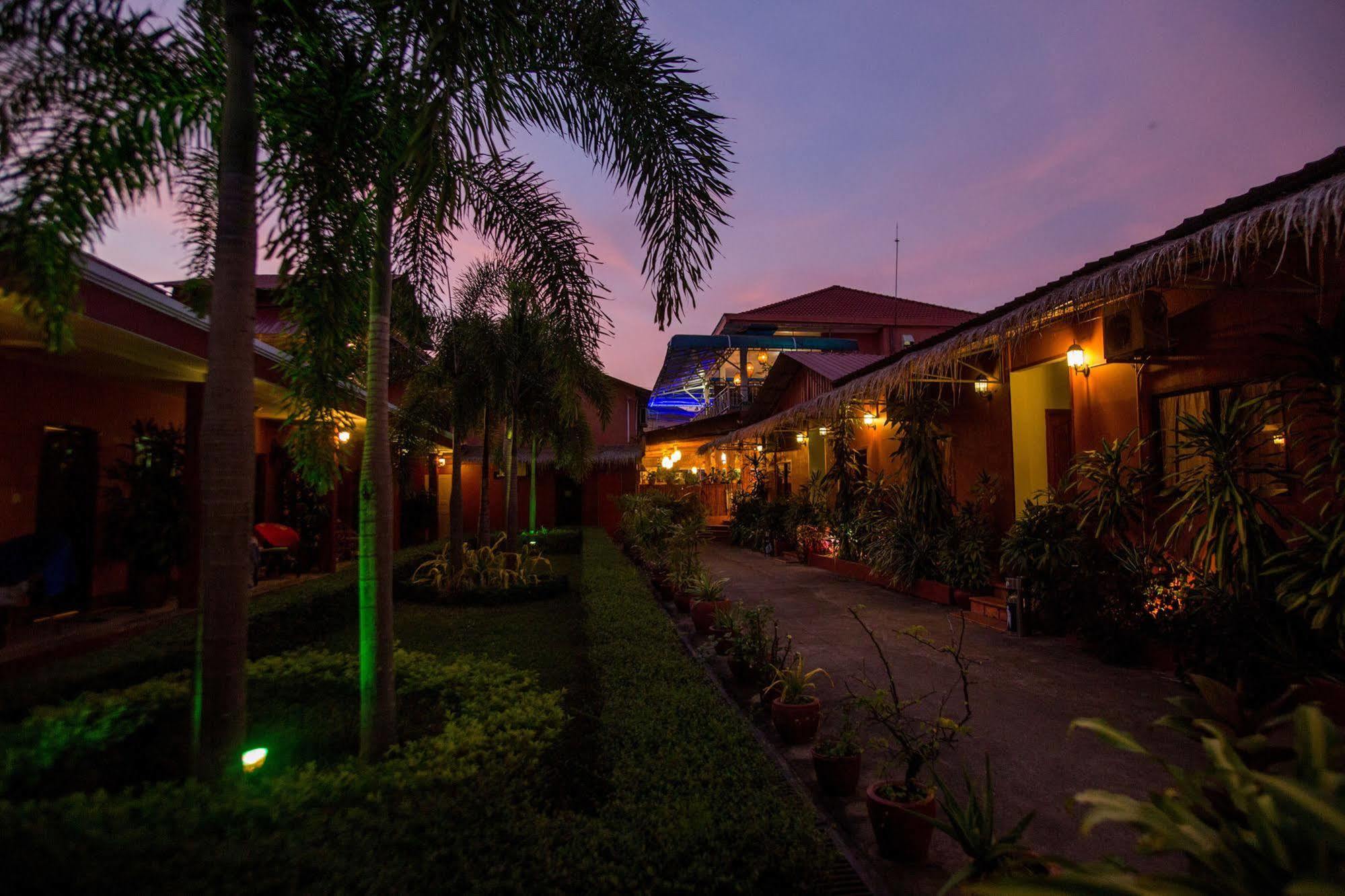Beach Road Hotel Sihanoukville Exterior photo