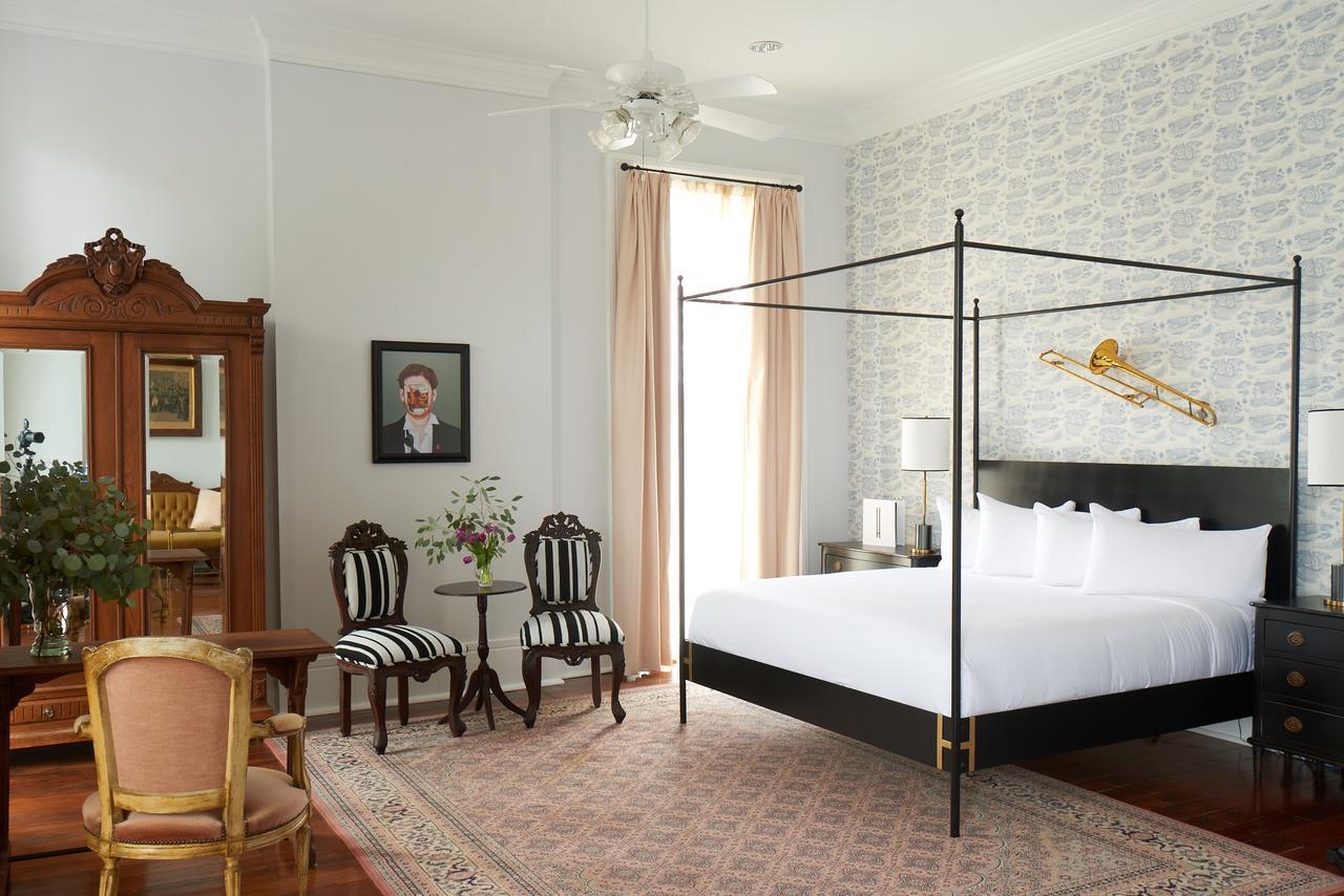 Henry Howard Hotel New Orleans Room photo