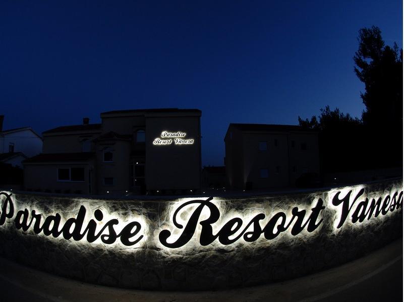 Paradise Resort Vanesa Vir Exterior photo