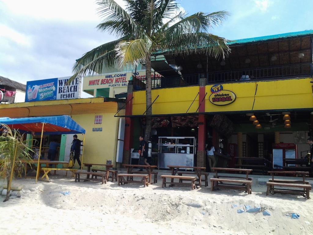 White Beach Hotel Bar & Restaurant Puerto Galera Exterior photo