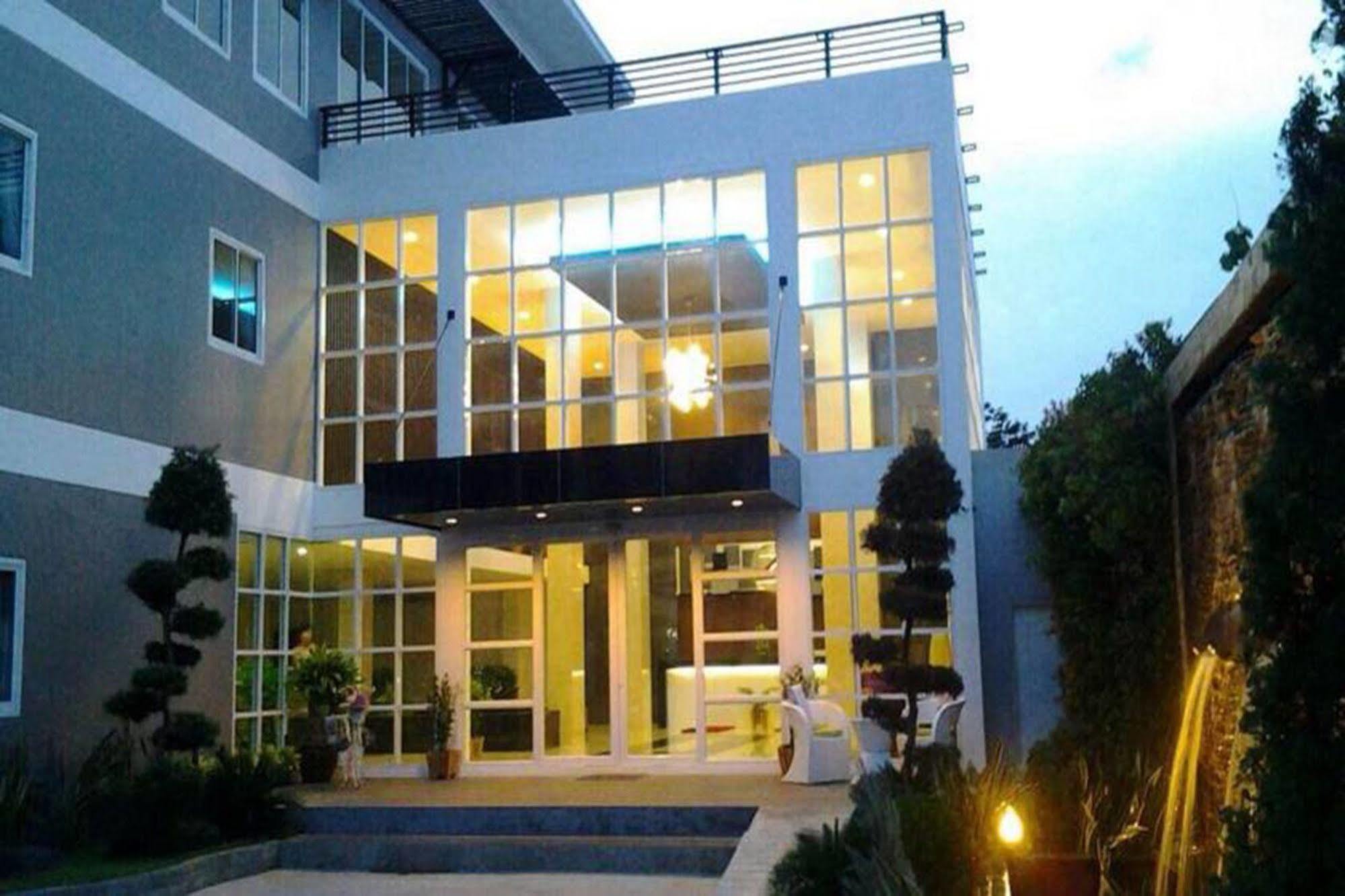 The Zara Double Tree Hotel Ubon Ratchathani Exterior photo