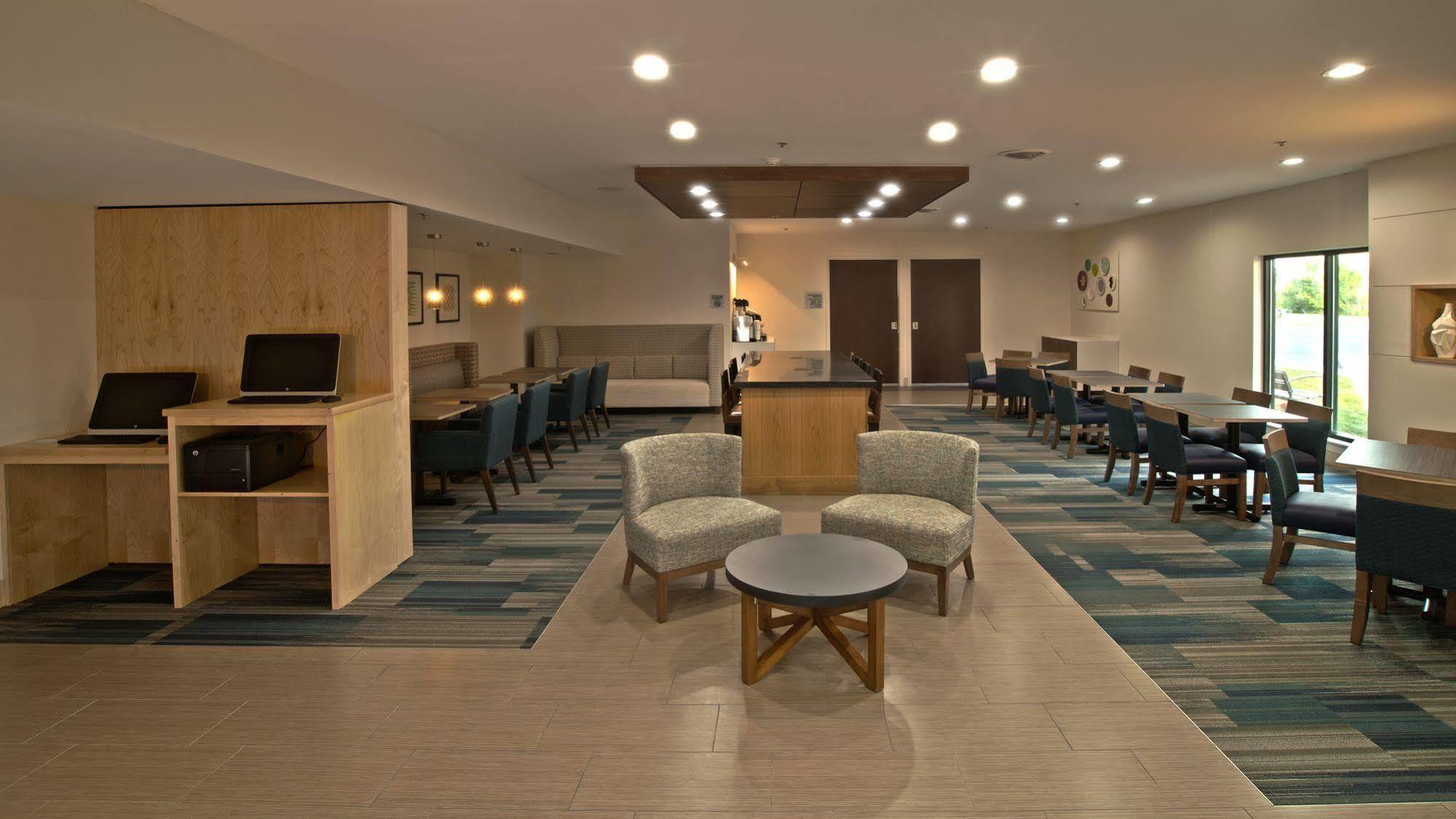 Holiday Inn Express & Suites Evansville North, An Ihg Hotel Warrenton Exterior photo