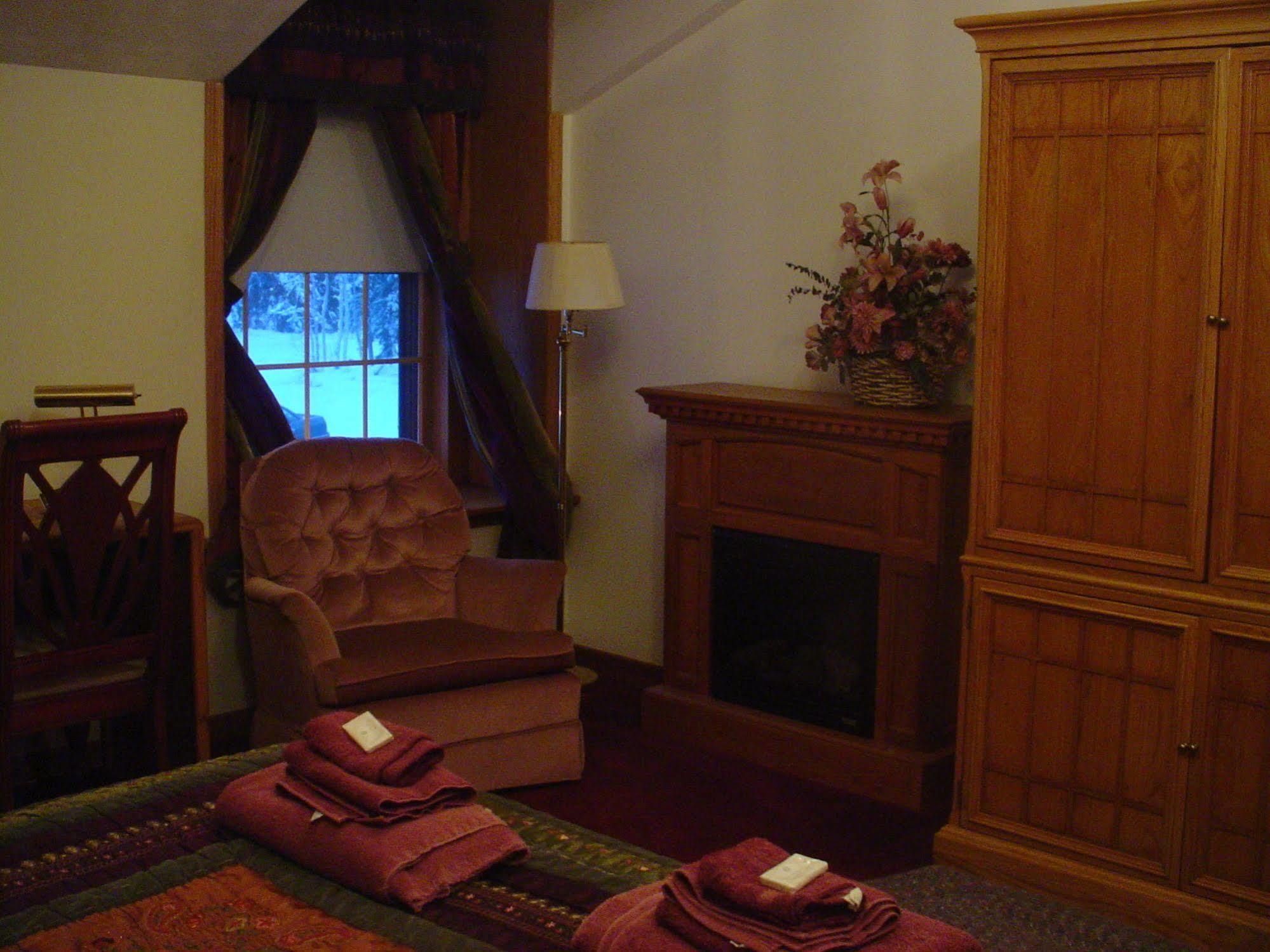 7 Gables Inn & Suites Fairbanks Room photo