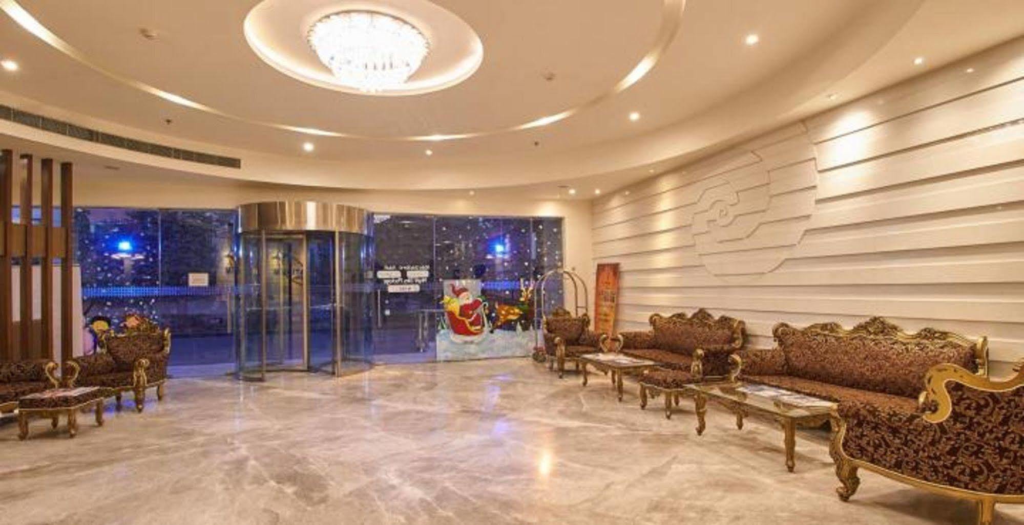 Hotel Platinum Rajkot Exterior photo