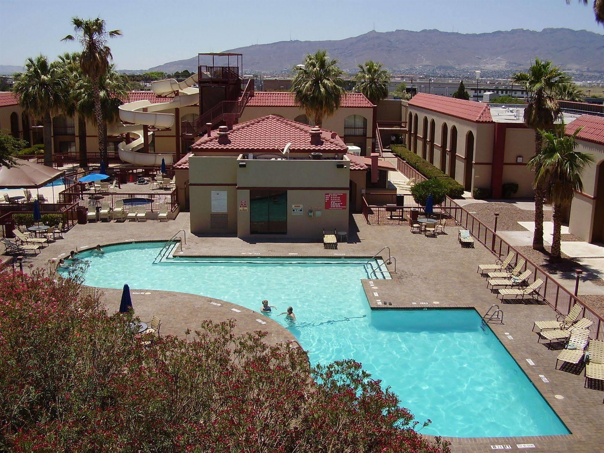 Wyndham El Paso Airport And Water Park Hotel Exterior photo