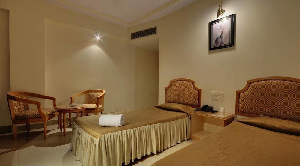 Oyo 15359 Hotel Kachandeep Jaipur Room photo