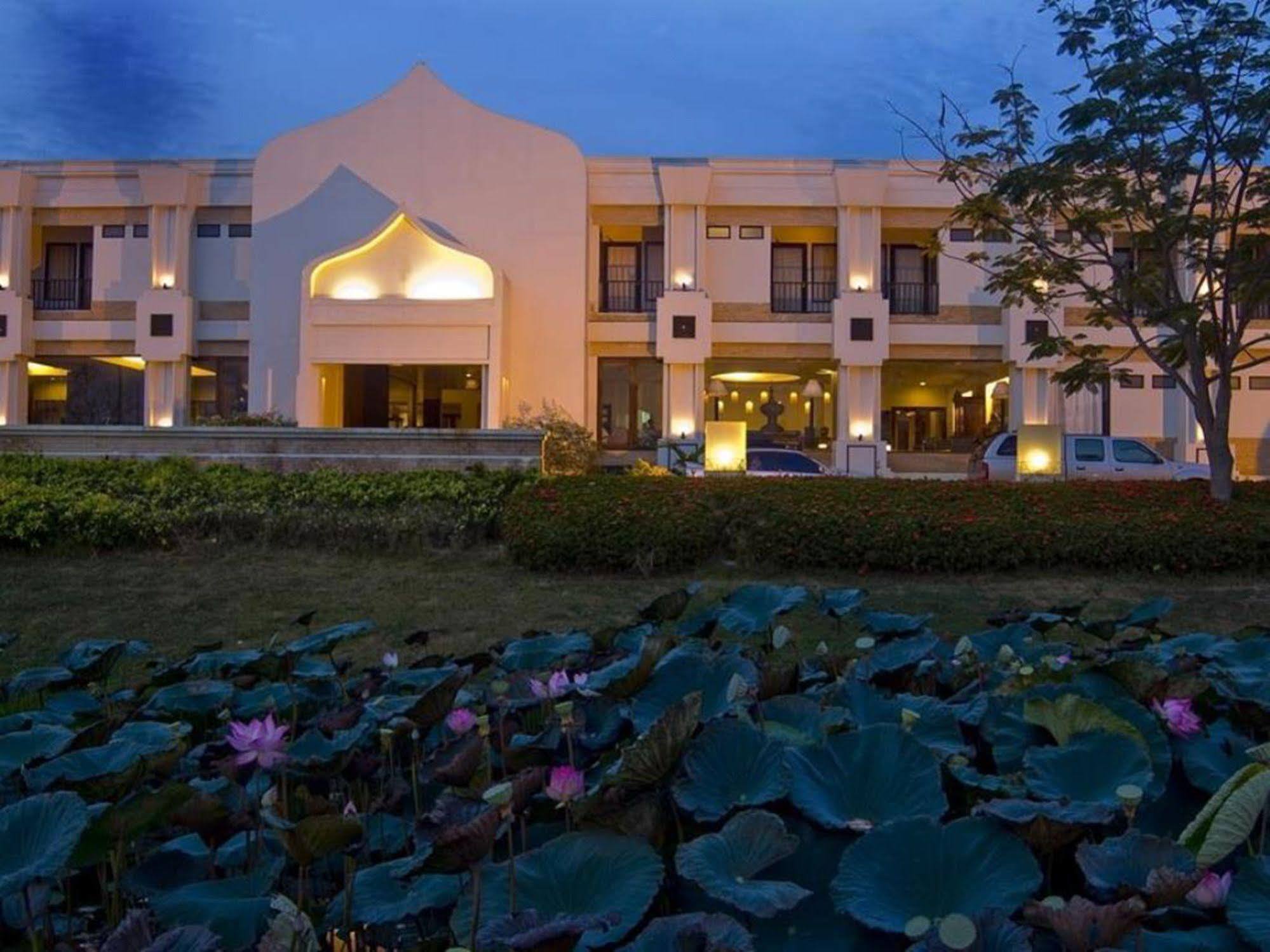 Ananda Museum Gallery Hotel, Sukhothai Exterior photo