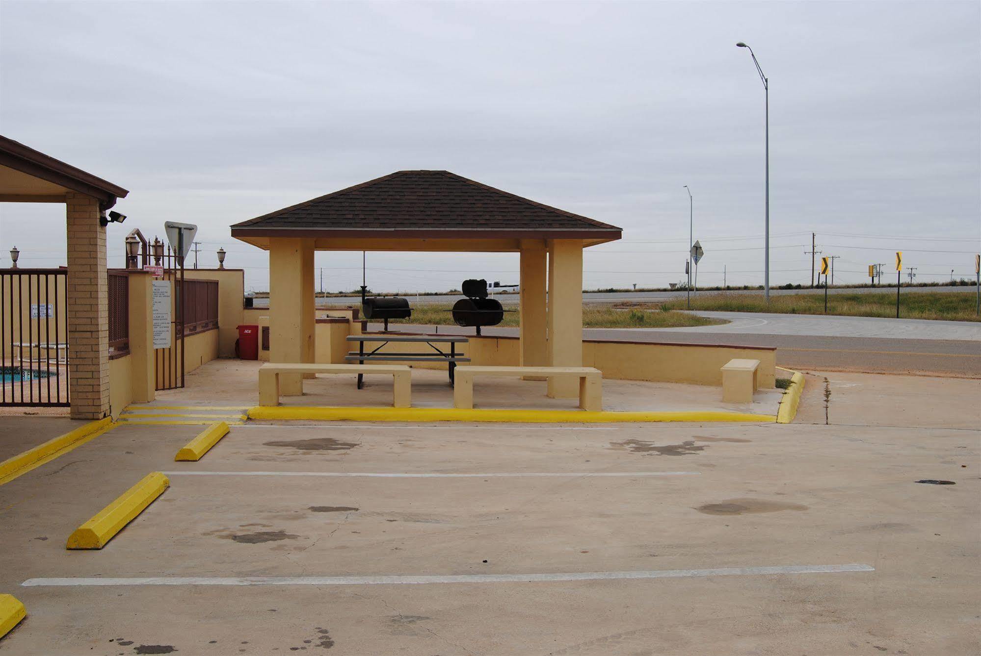 Cotulla Executive Inn Exterior photo