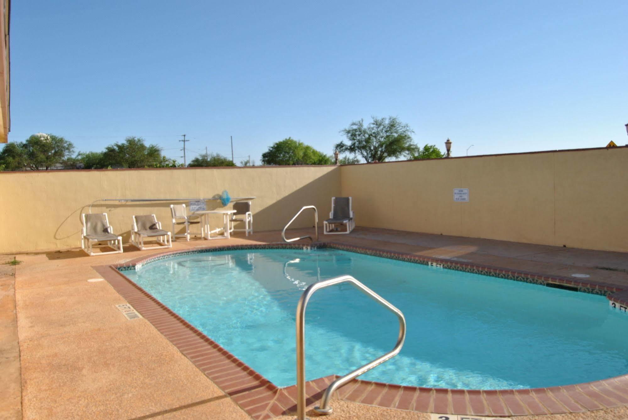 Cotulla Executive Inn Exterior photo