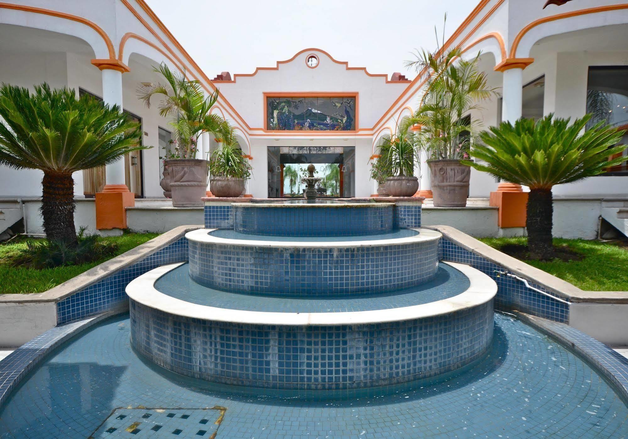 Mision Colima Hotel Exterior photo