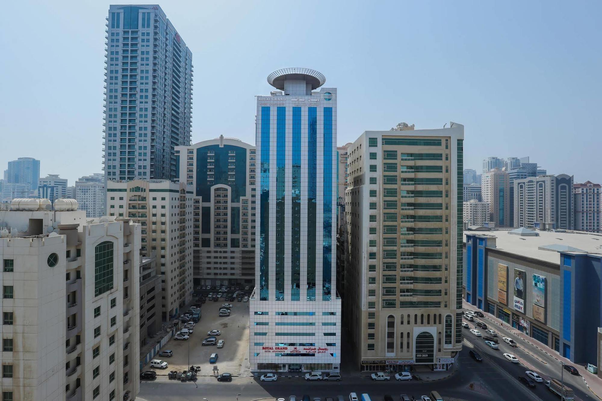 Royal Grand Suite Hotel Sharjah Exterior photo