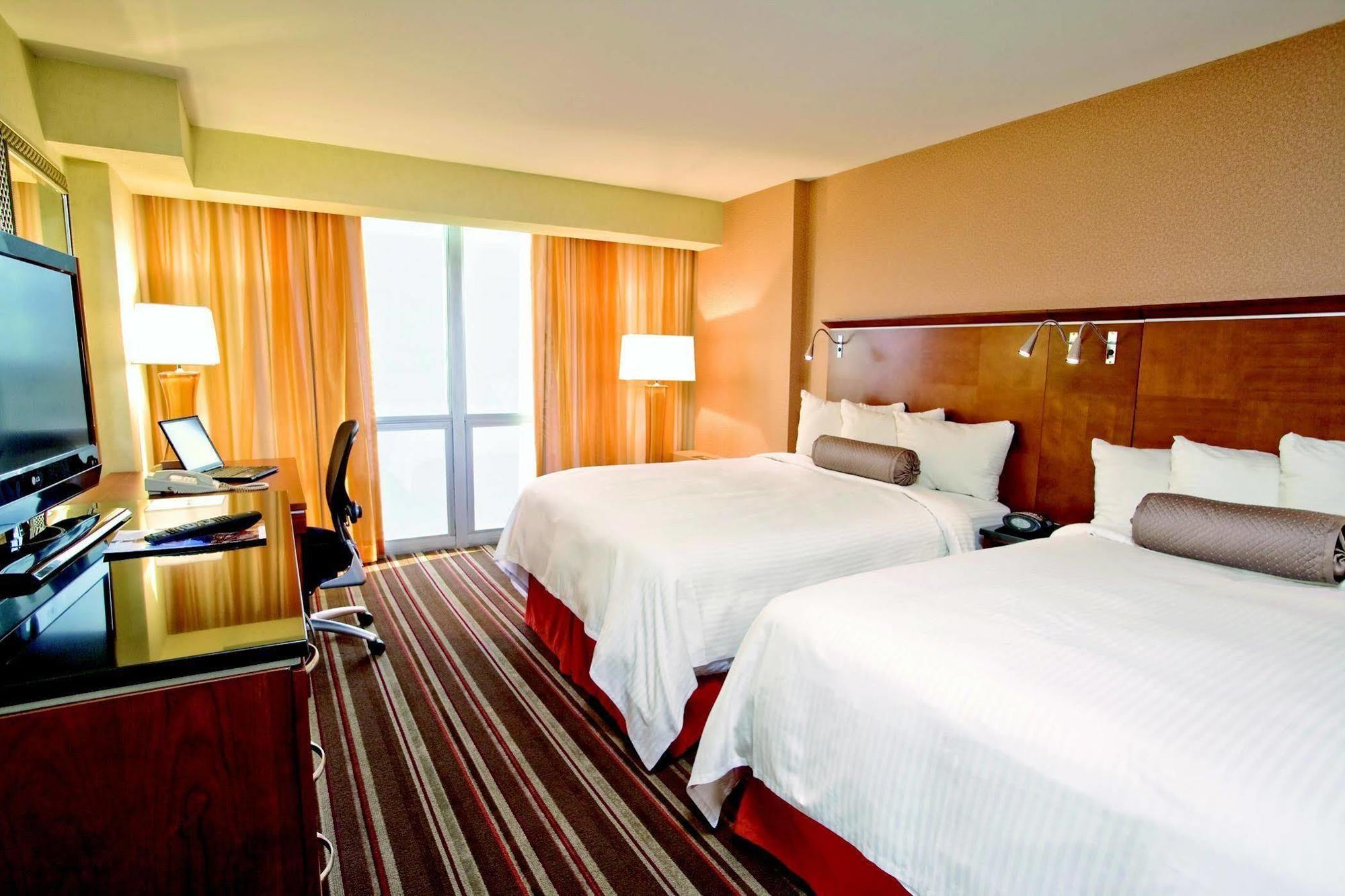 Le Meridien Essex Chicago Room photo