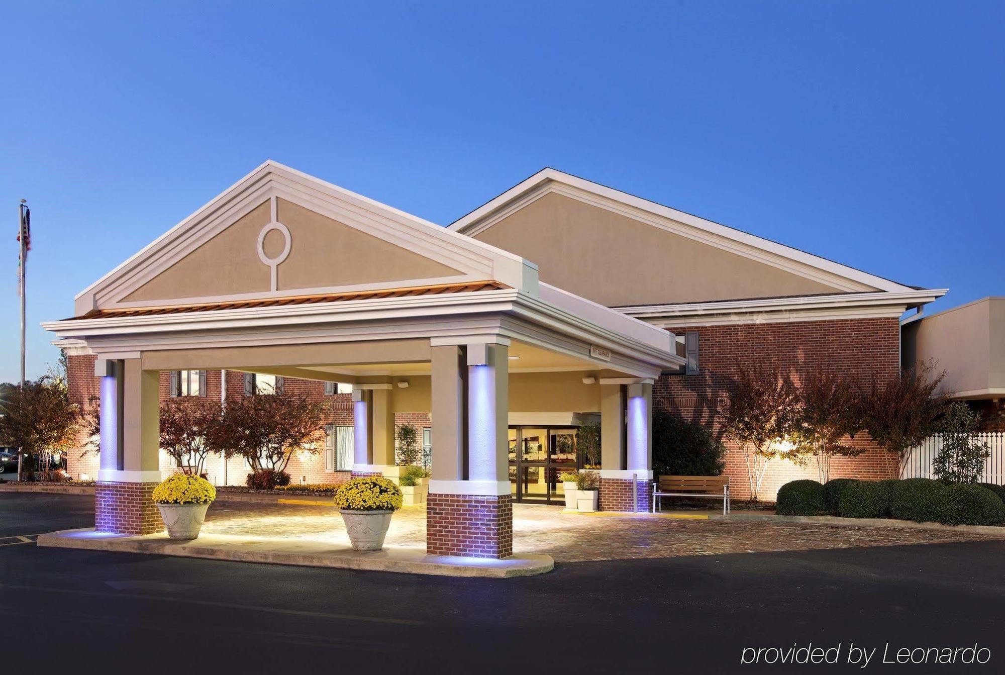 Holiday Inn Express Hotel & Suites Corinth Exterior photo