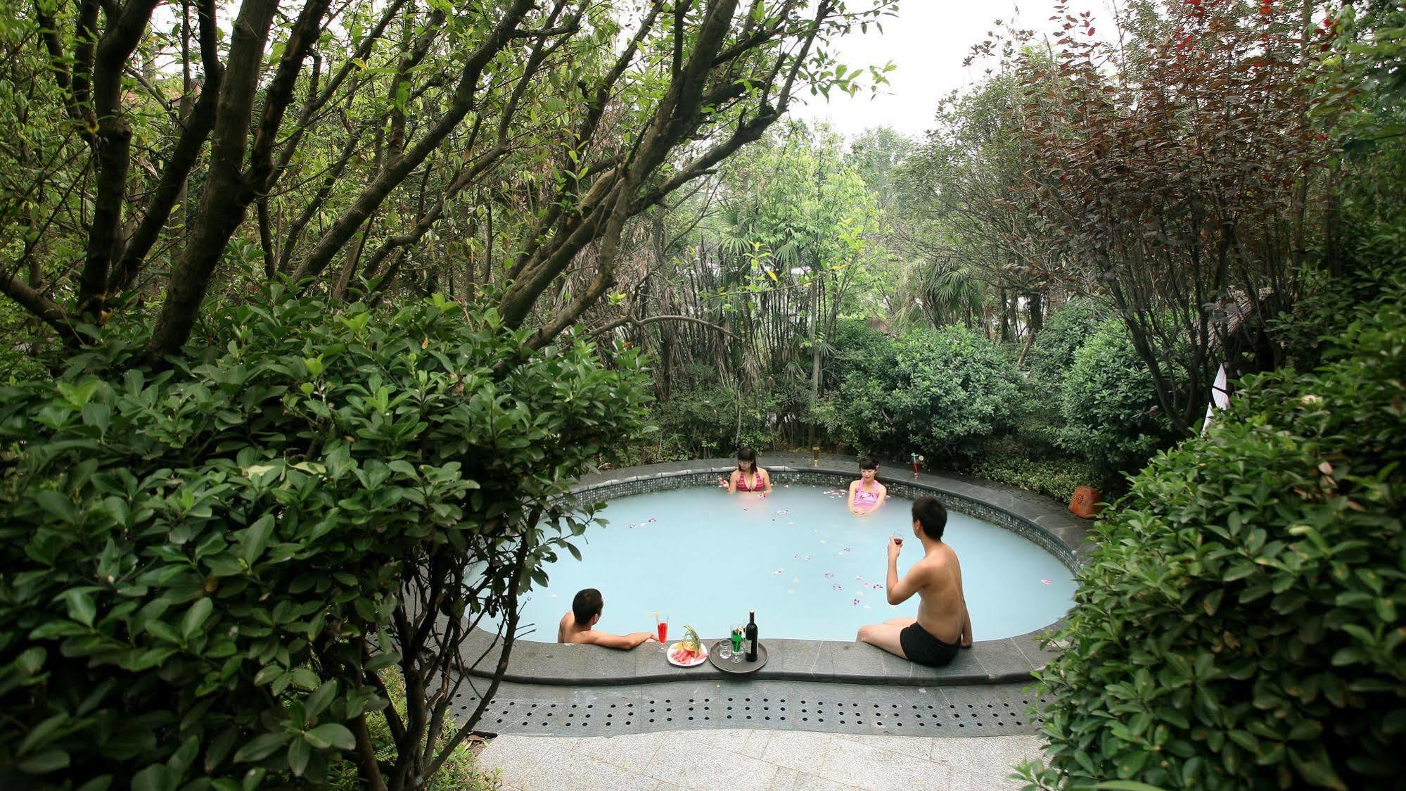 Howard Johnson Conference Resort Chengdu Dujiangyan Exterior photo