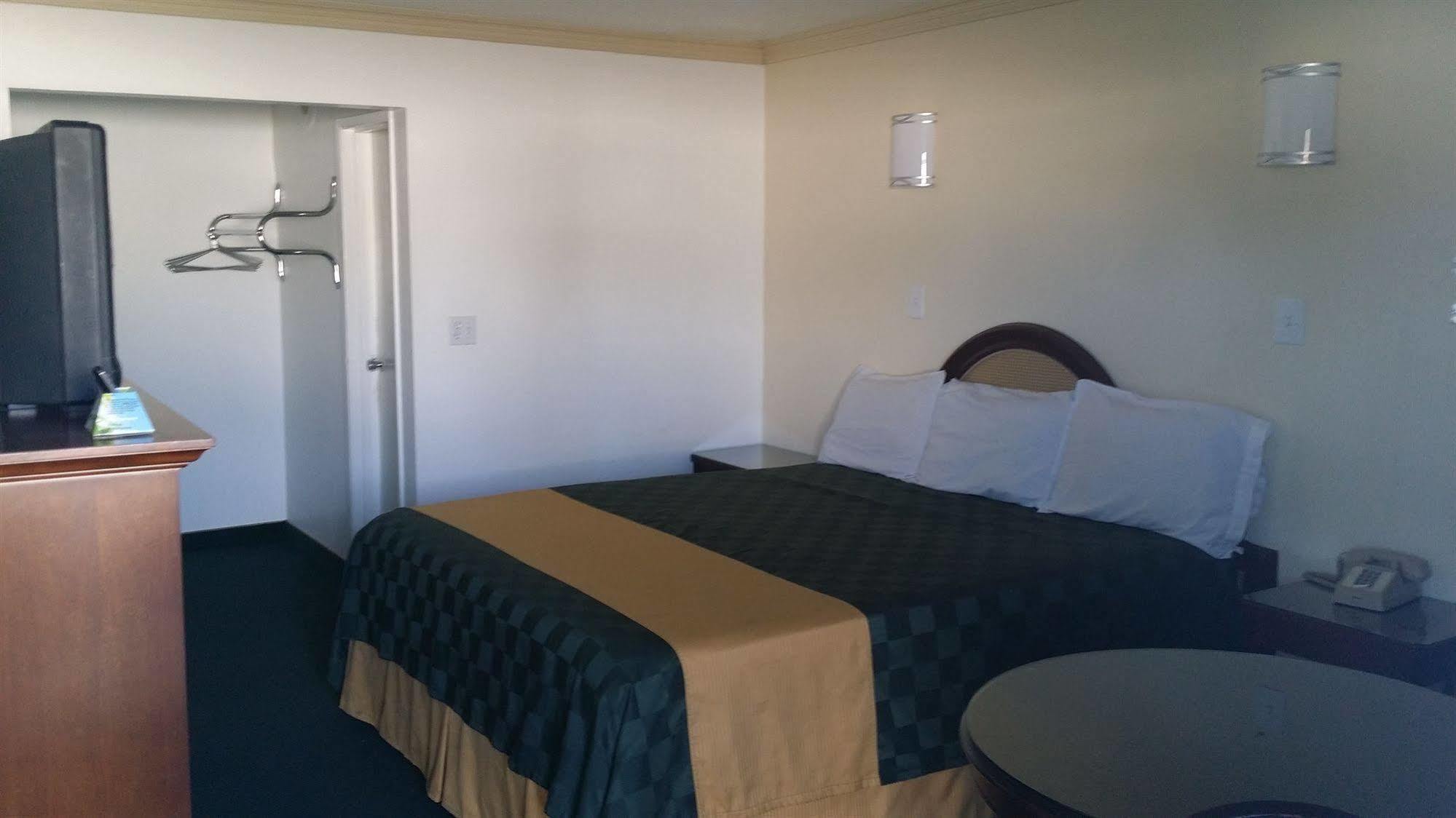 Desert Mirage Inn & Suites Needles Exterior photo