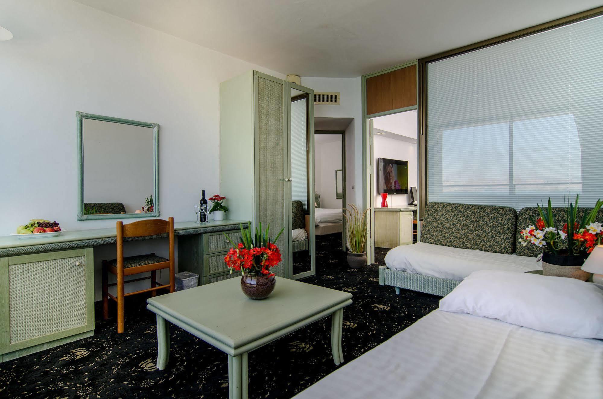 Club Hotel Tiberias - Suites Hotel Exterior photo