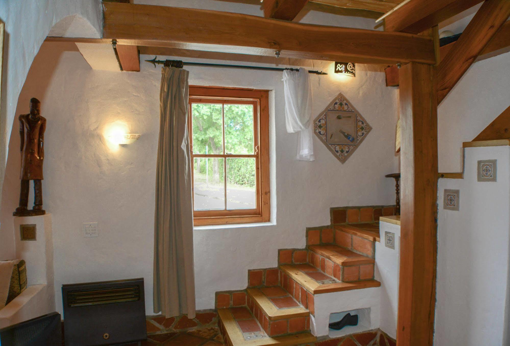 Old Thatch Lodge Swellendam Exterior photo