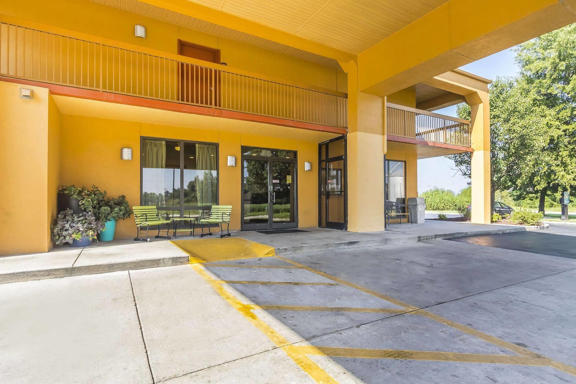 Quality Inn Charleston I-57 Exterior photo