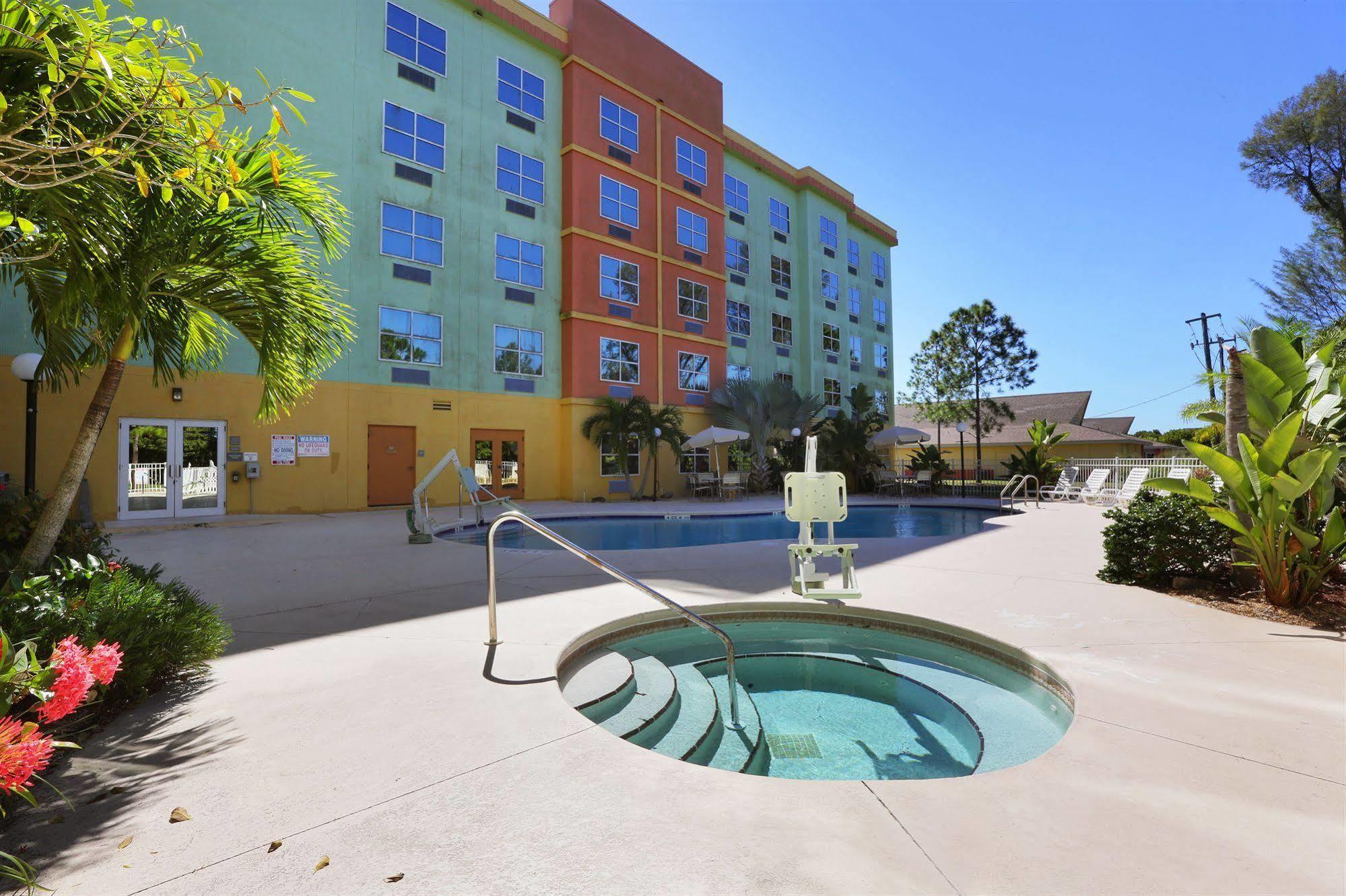 Main Stay Suites Of Fort Myers Exterior photo