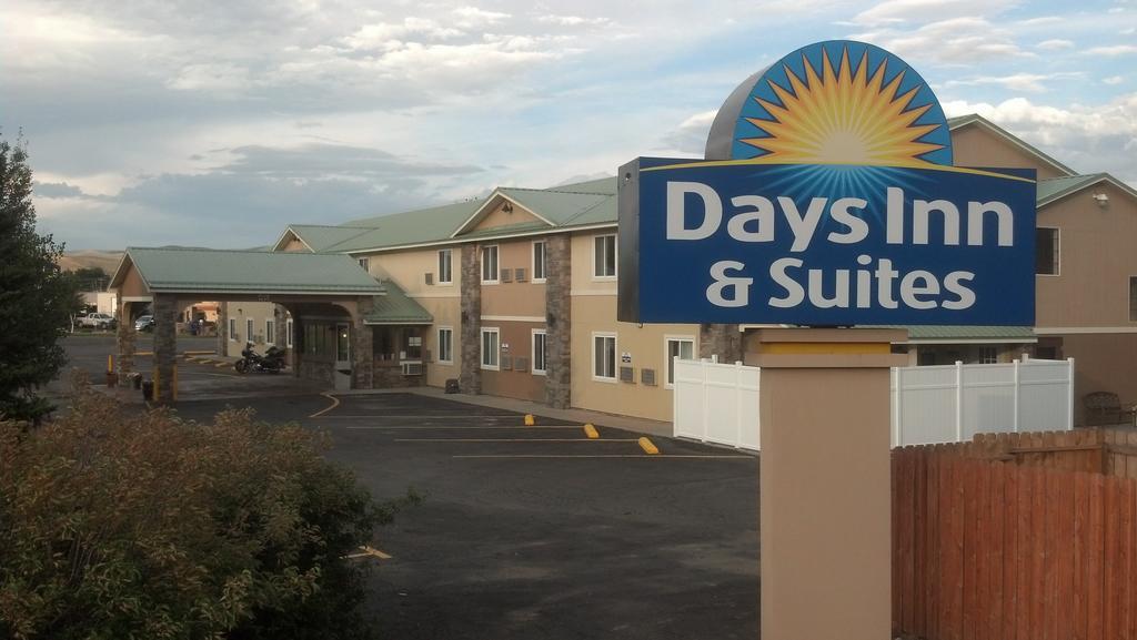 Days Inn & Suites By Wyndham Gunnison Exterior photo