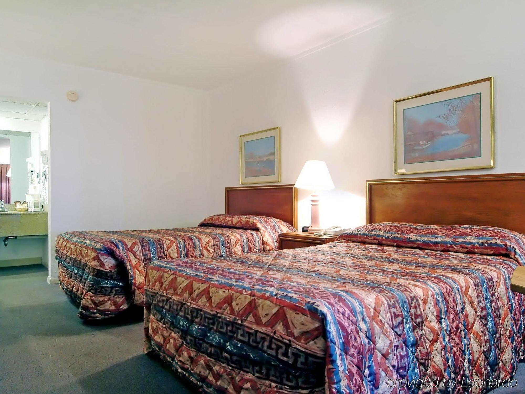 Econo Lodge Topeka Room photo