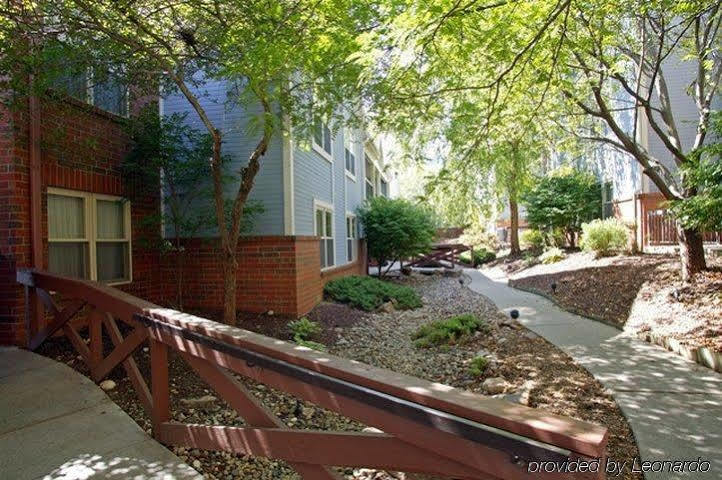 Suburban Extended Stay Hotel Omaha Exterior photo