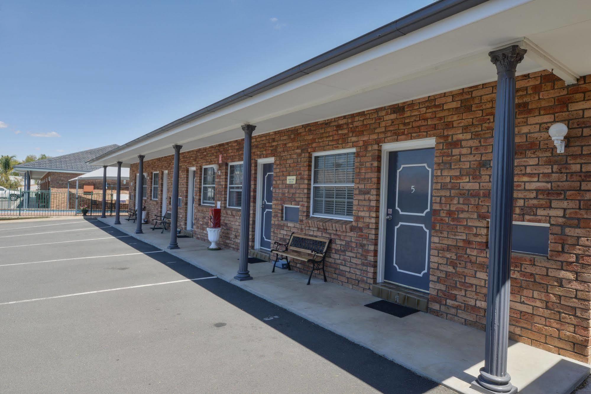 Cadman Motor Inn And Apartments Tamworth Exterior photo