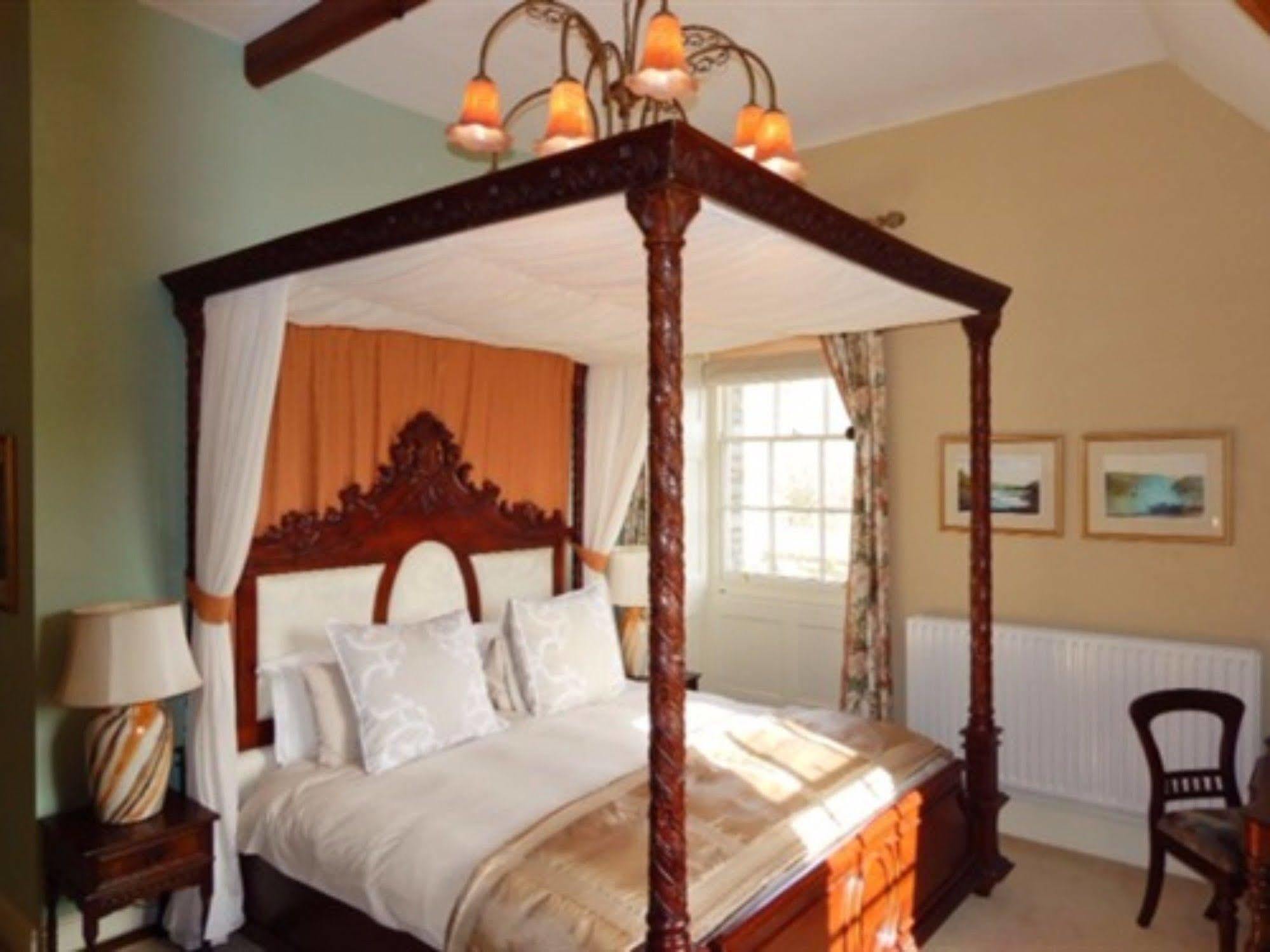 Westgate Manor Bed & Breakfast Exterior photo