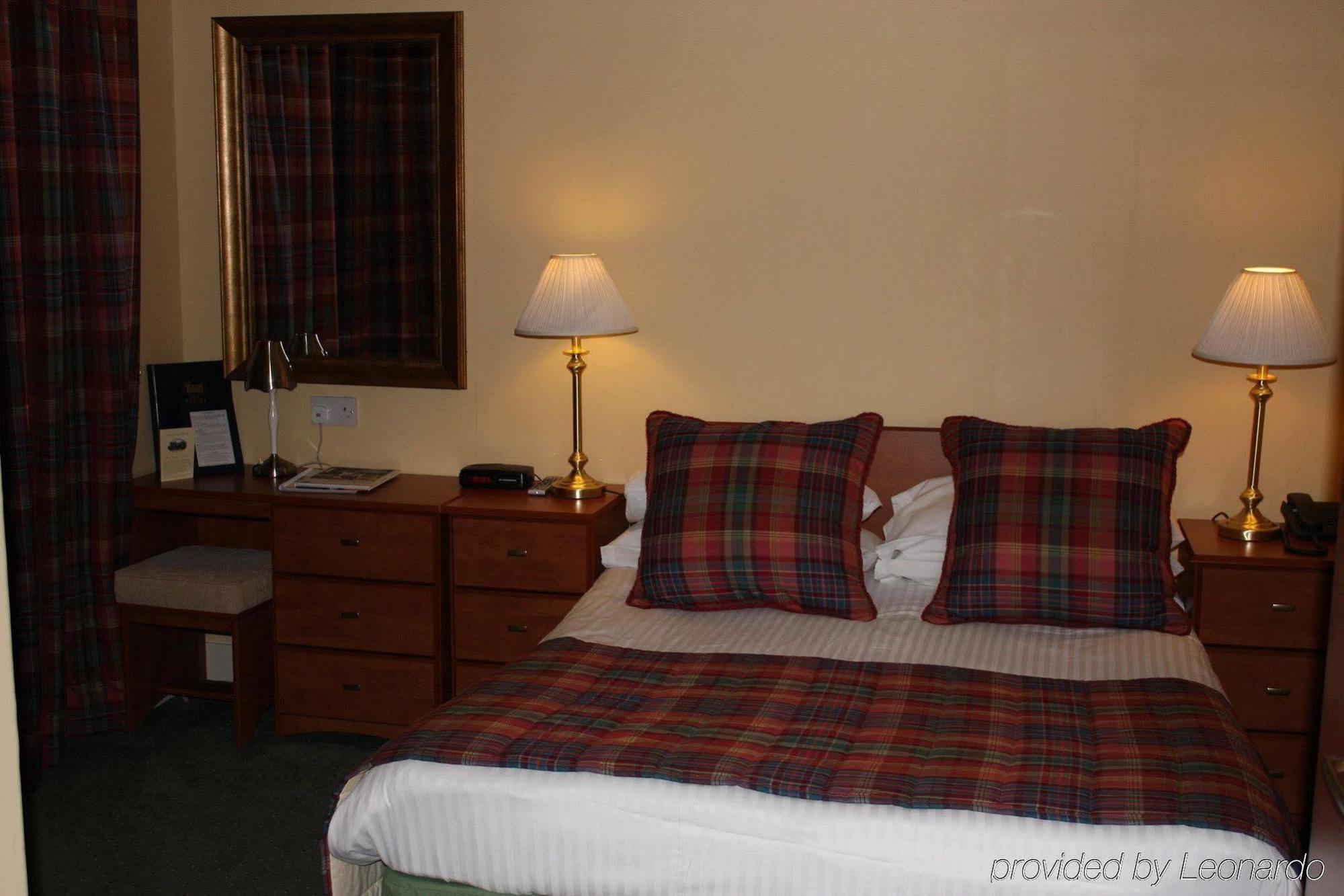 Loch Kinord Hotel Dinnet Room photo