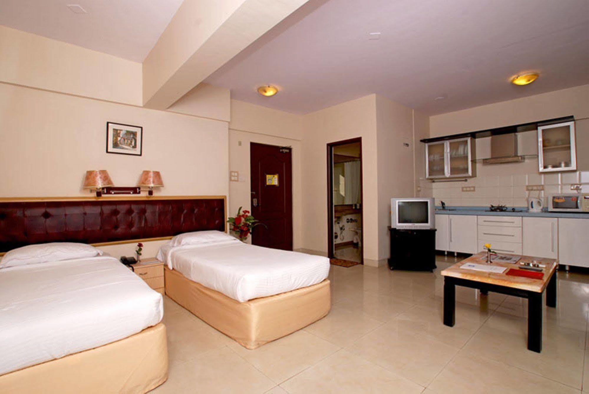 Landmark Suites Mumbai Room photo