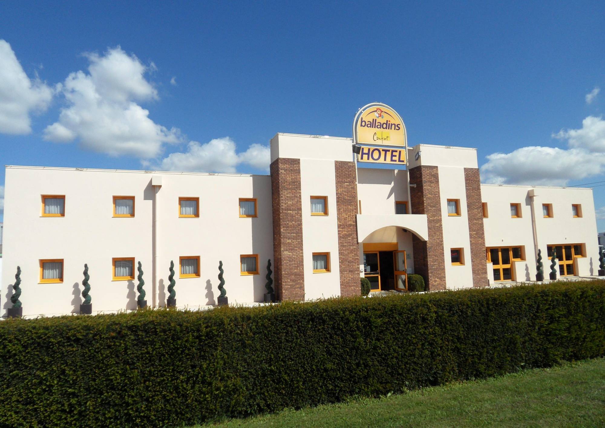 Campanile Bourges Nord - Saint-Doulchard Hotel Exterior photo
