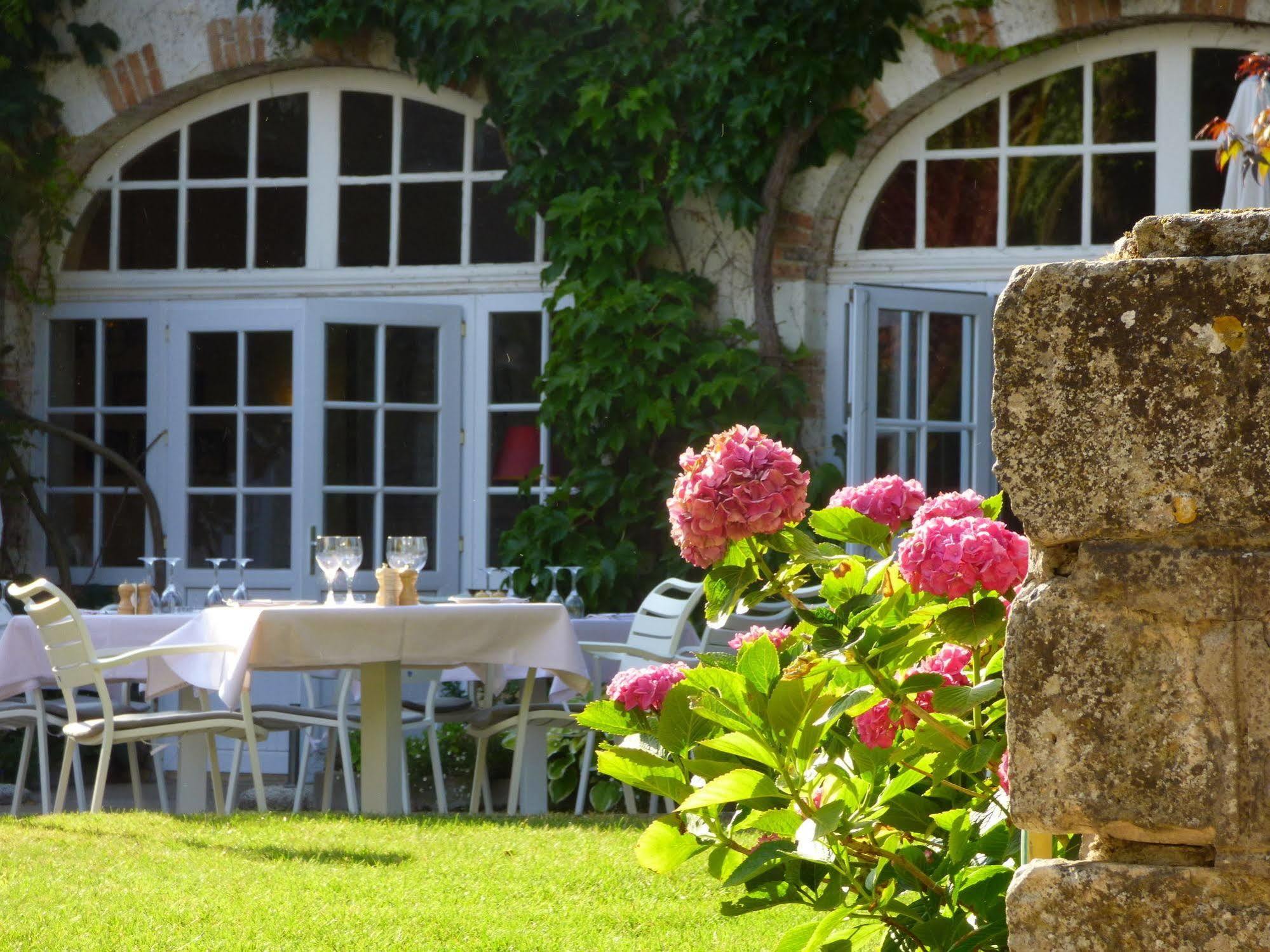 Logis Hotel La Tonnellerie Beaugency Exterior photo