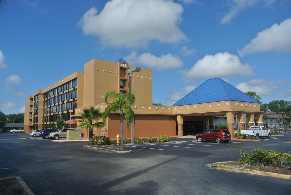 Baymont Inn & Suites Clearwater Exterior photo